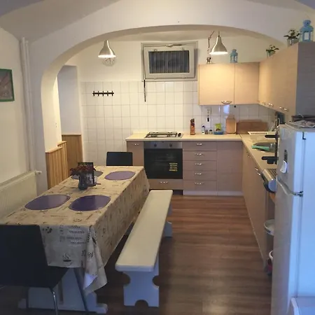 Avas Guest house *
